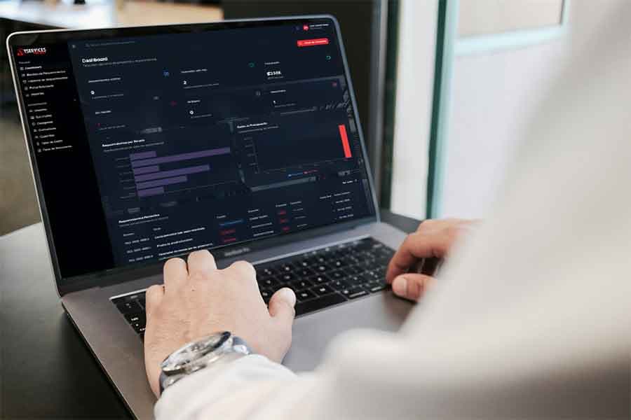 Dashboard ATServices Project en laptop